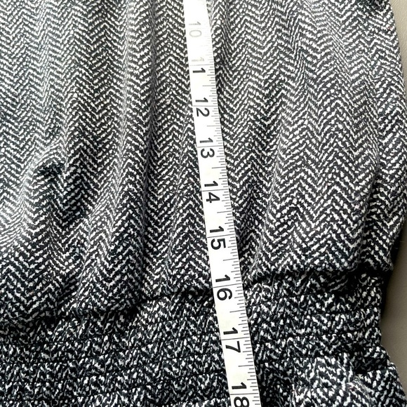 Vince Camuto Sleeveless Chevron Jumpsuit – Size Small - Picture 14 of 16